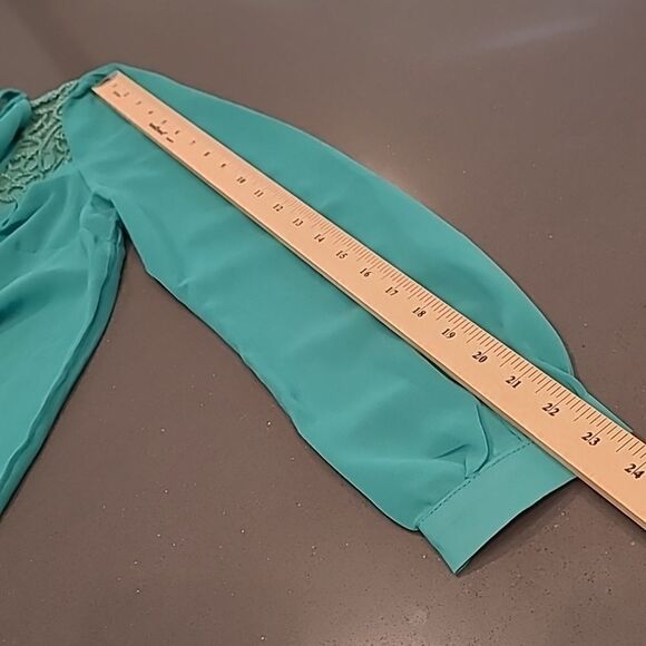 Very J sz M green with embroidery neckline - Picture 4 of 8